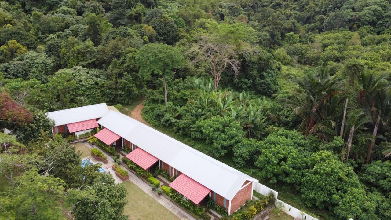 Hujung Kampung Resort Pantai Cenang  Exterior foto