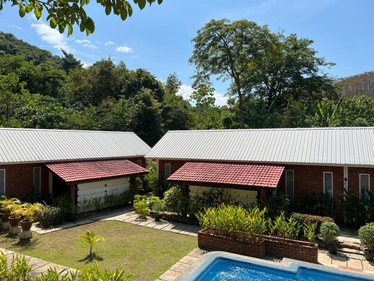 Hujung Kampung Resort Pantai Cenang  Exterior foto